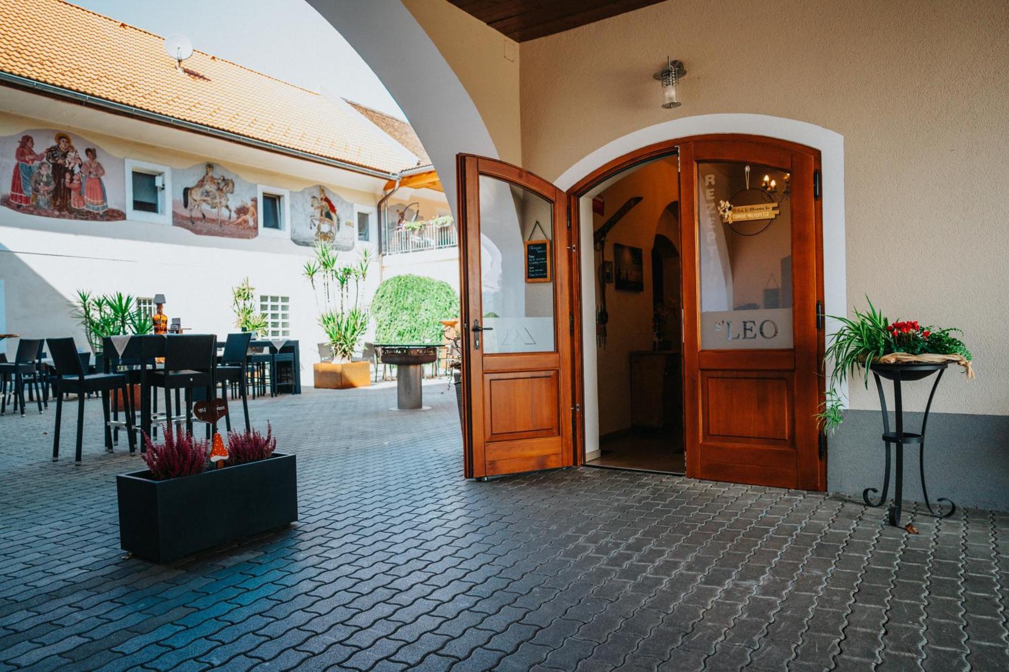 Hotel Leo Штайр Экстерьер фото