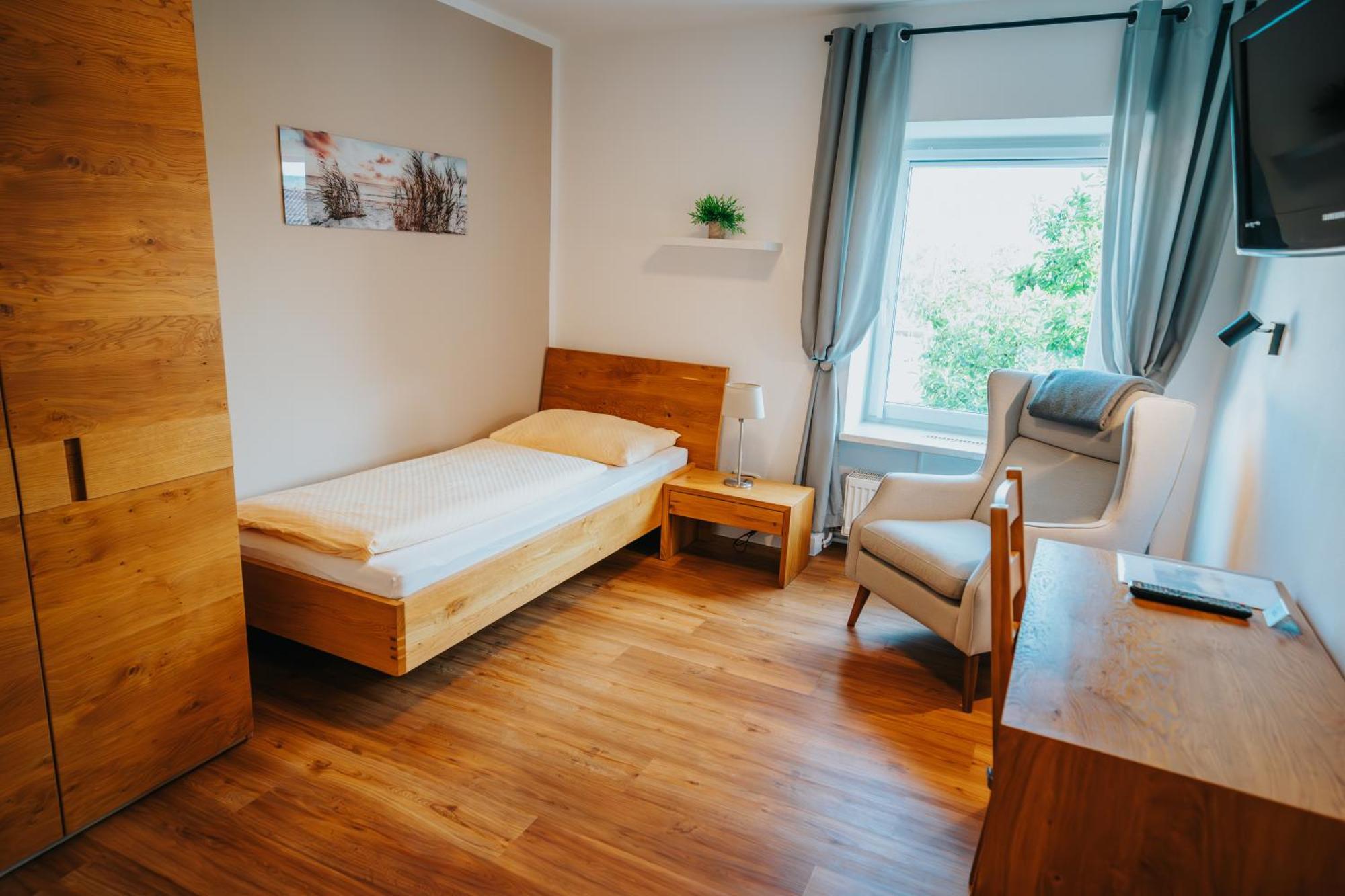 Hotel Leo Штайр Экстерьер фото