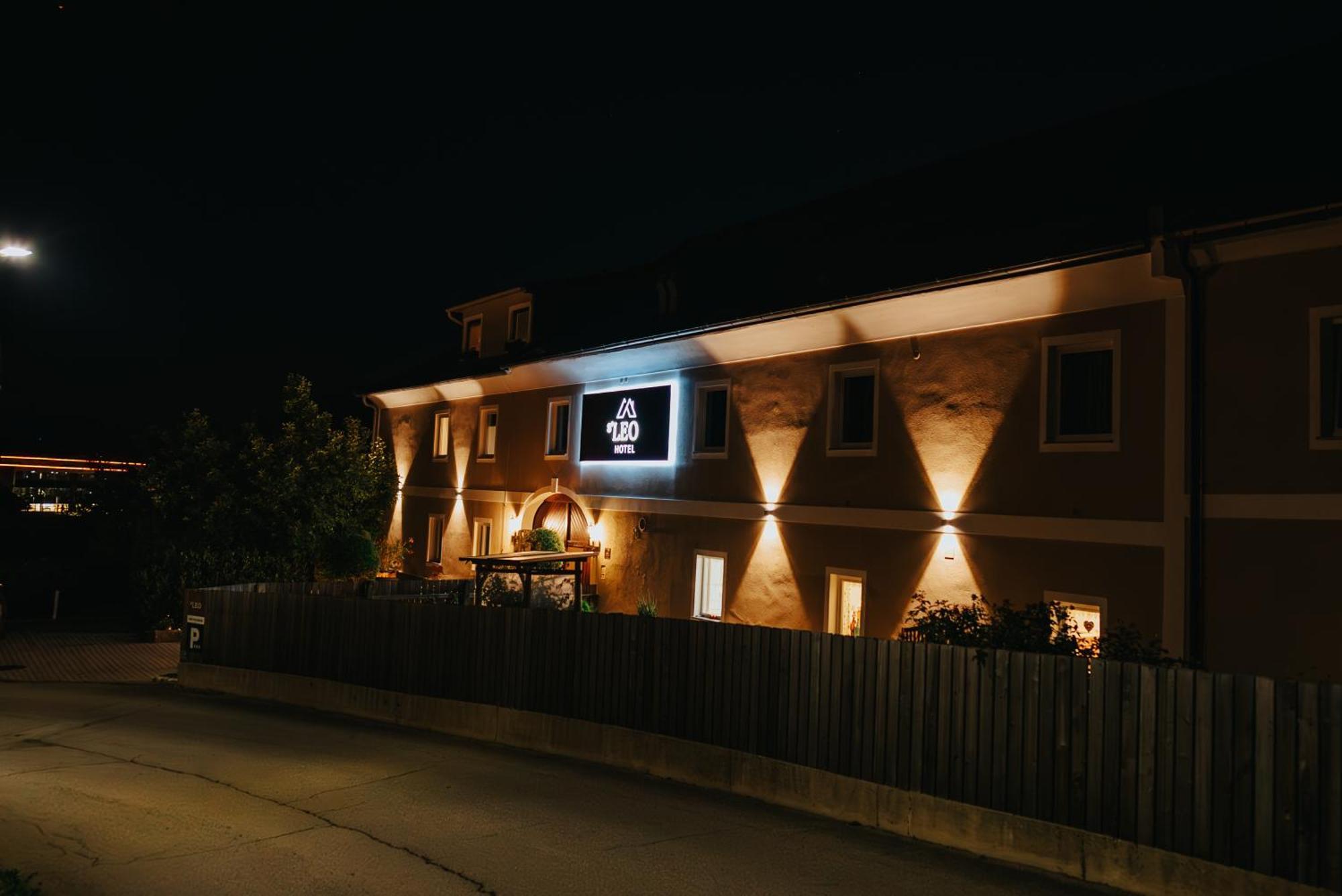 Hotel Leo Штайр Экстерьер фото